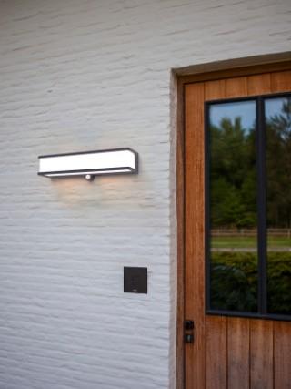 Lutec Doblo L Solar udendørs væglampe m/solceller og sensor - Grå Lutec Doblo L Solar udendørs væglampe m/solceller og sensor - Grå